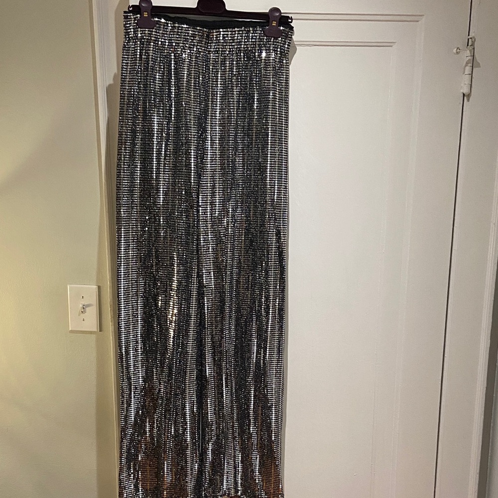 Alice + Olivia Shiny Silver pants with elastic waist band. Only worn 1 time.